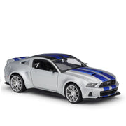 Maisto 1:24 2014 Ford Mustang Street Racer Diecast Car