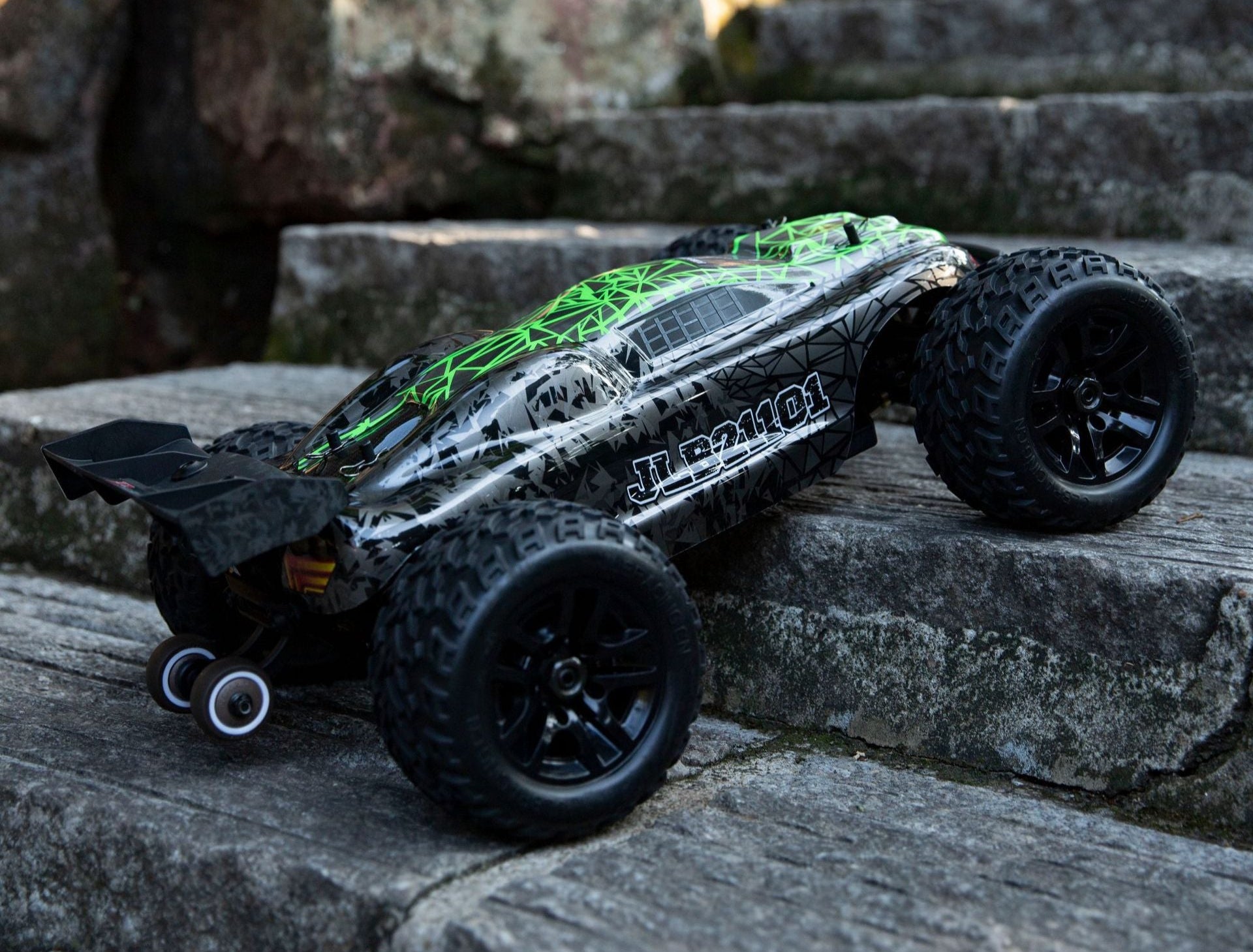 JLB Racing Cheetah 21101 1/10 RTR 4WD Offroad Brushless RC Car 80km/h